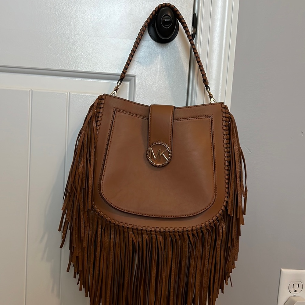 Michael Kors (medium Lillie fringe) 〰️Bag is discontinued〰️